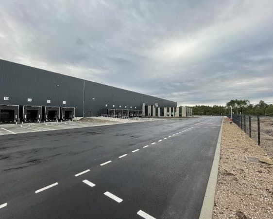 entrepot-axa-reim-managers-ayguemorte-middle-left